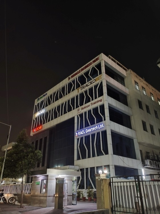 Ảnh chụp ban đêm POCO F6 - Tòa nhà