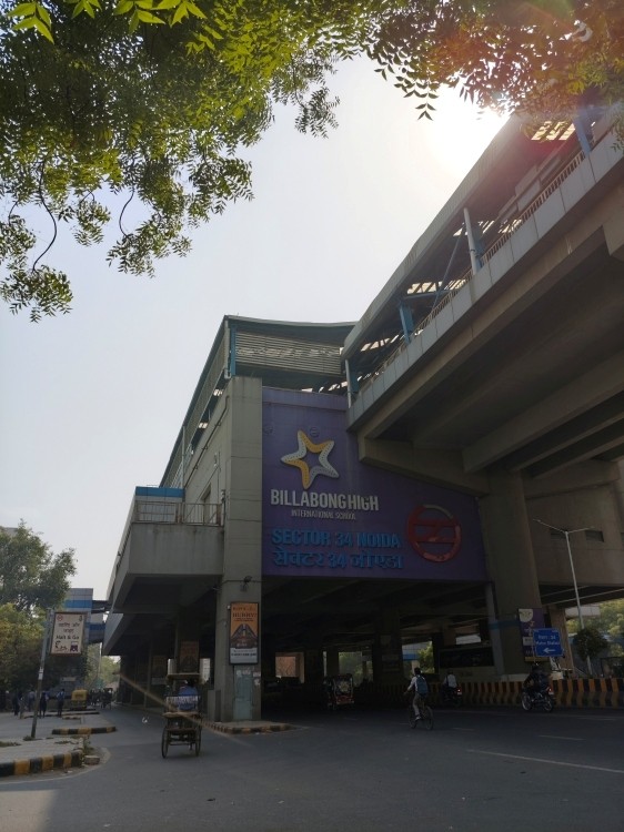 Ảnh chụp ban ngày POCO F6 - Tàu điện ngầm