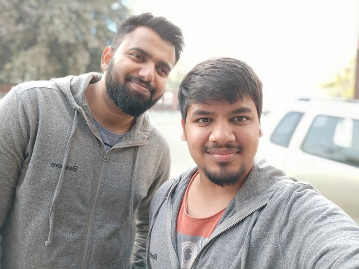 Ảnh selfie chân dung chụp bằng Redmi Note 5 Pro với hiệu ứng xóa phông được hỗ trợ bởi AI.