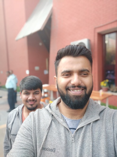 Ảnh selfie chụp từ Redmi Note 5 Pro trong chế độ chân dung, cho thấy khả năng làm đẹp tự nhiên.
