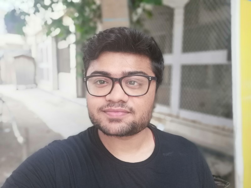 Ảnh selfie từ camera trước của Huawei Nova 3i trong điều kiện ánh sáng tốt, thể hiện chi tiết cao và màu sắc tự nhiên