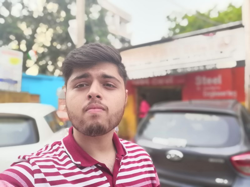 Ảnh selfie từ camera trước của Huawei Nova 3i với hiệu ứng làm đẹp tự nhiên, không quá lố