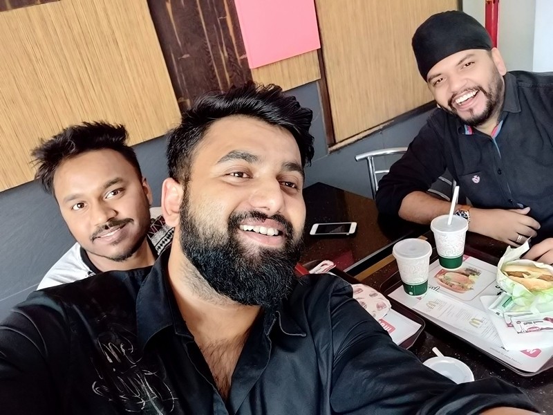 Ảnh selfie từ OnePlus 6 với màu sắc tự nhiên