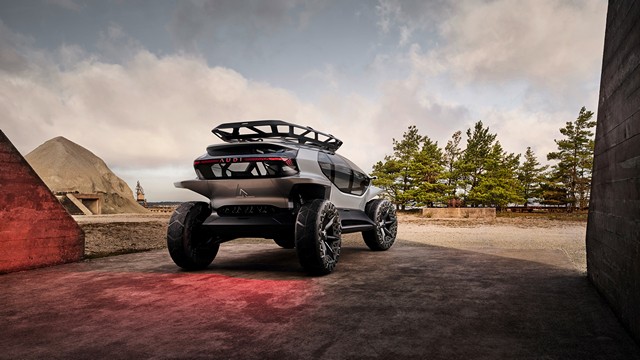 Audi AI:TRAIL từ góc nhìn phía sau