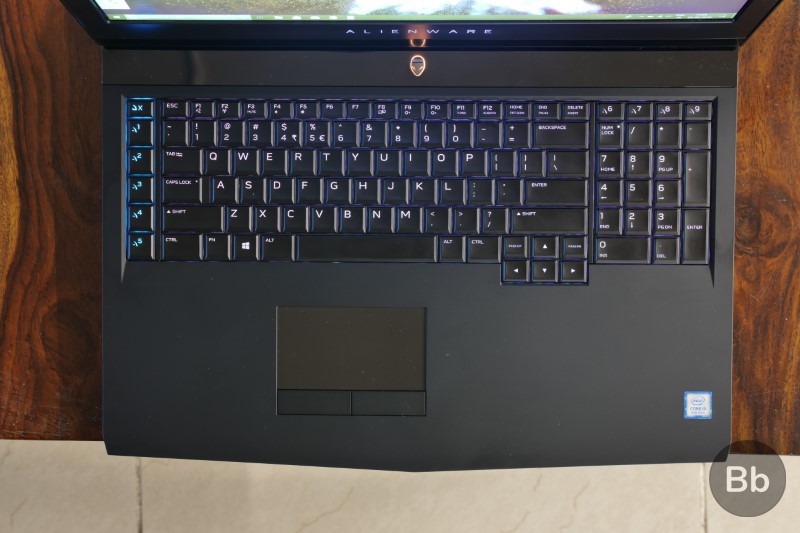 Bàn phím đầy đủ của Alienware 17 R5