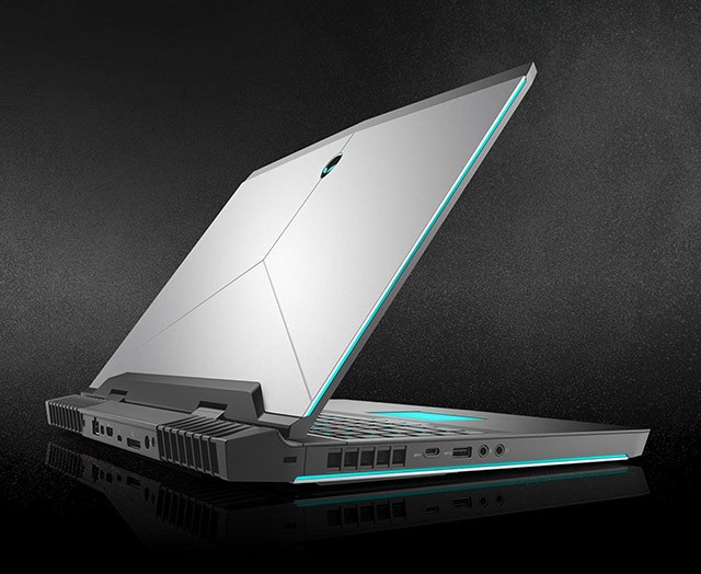 Bàn phím RGB có thể tùy chỉnh của Alienware 15 và 17