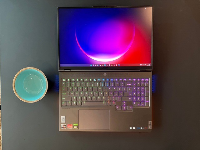 Bàn phím Trustrike trên Lenovo Legion 7 mang lại trải nghiệm gõ tốt