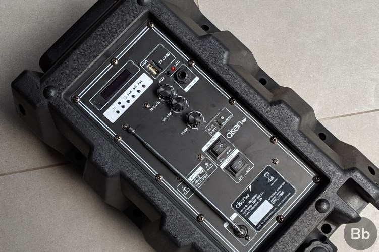 Bảng điều khiển phía sau của Aisen B600