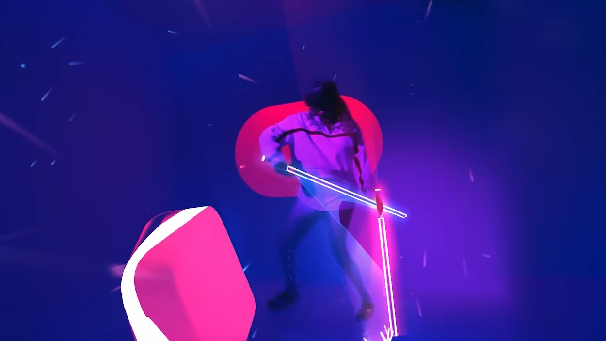 Beat Saber on Quest 3: Beat Saber trên Quest 3, người chơi đang vung kiếm ánh sáng để chém các khối hộp theo điệu nhạc, tạo nên một màn trình diễn ánh sáng đầy màu sắc và năng động