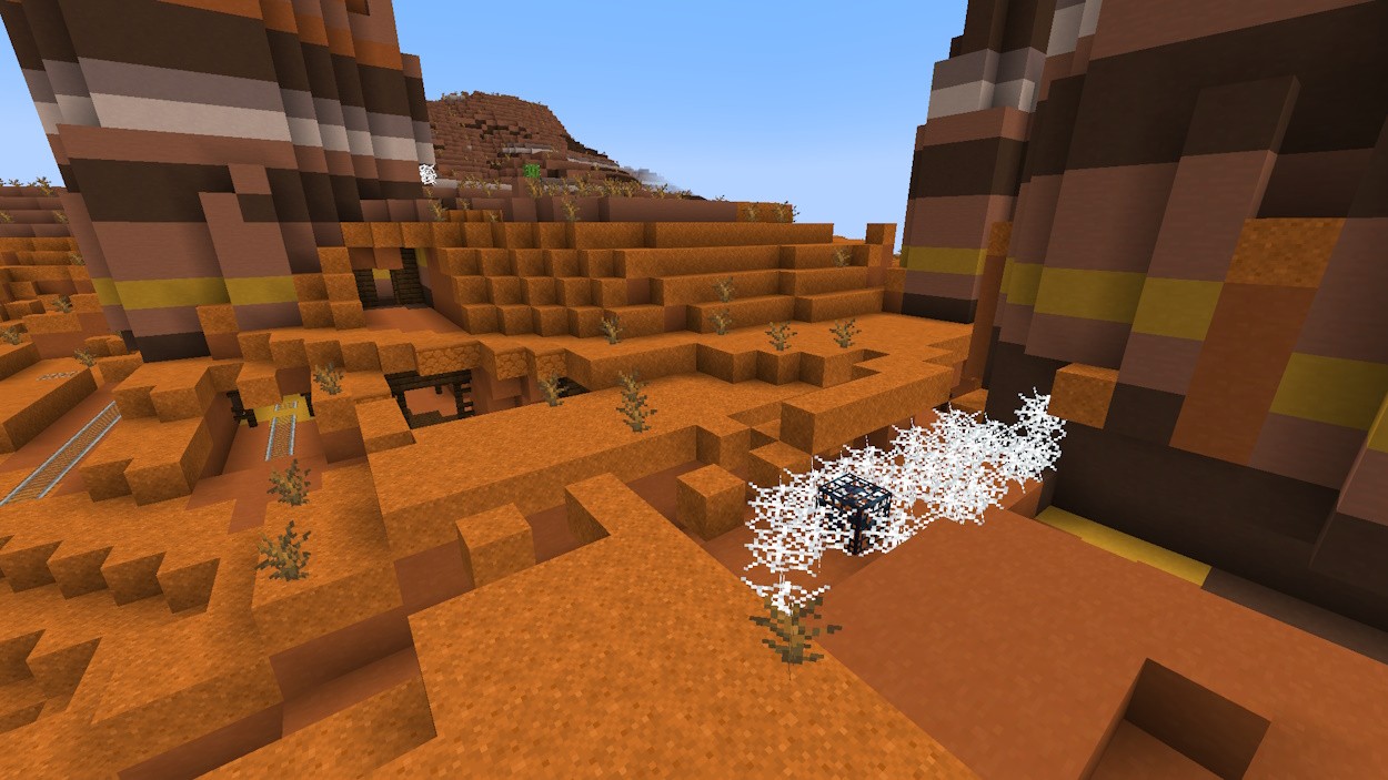 Biến thể hầm mỏ Badlands trong Minecraft với một ổ nhện hang động lộ thiên trên bề mặt