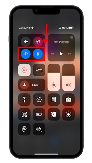Bluetooth và Wi-Fi được bật trên iPhone