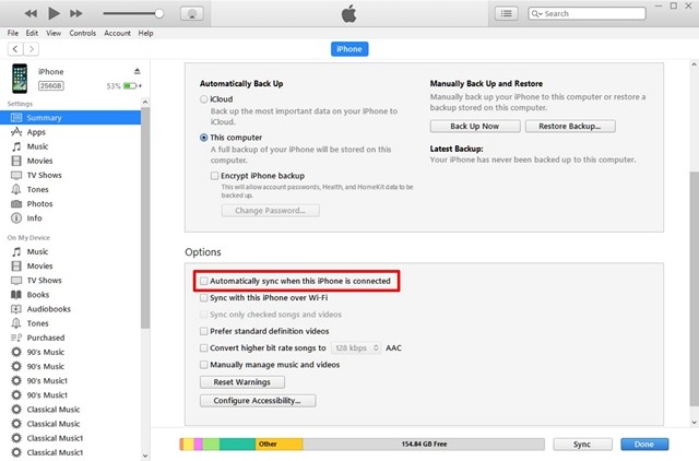 Bỏ chọn ô &quot;Automatically sync when this iPhone is connected&quot; để tắt tự động đồng bộ cho thiết bị.