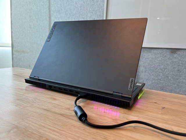 Bộ sạc đi kèm Lenovo Legion 7