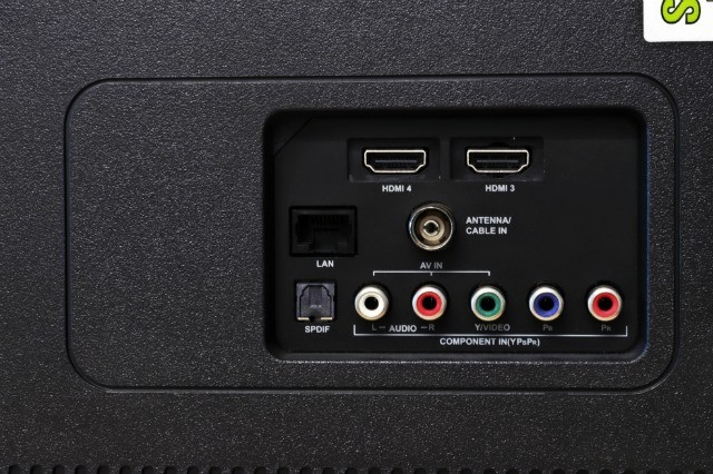 Các cổng kết nối của TCL L55P2MUS