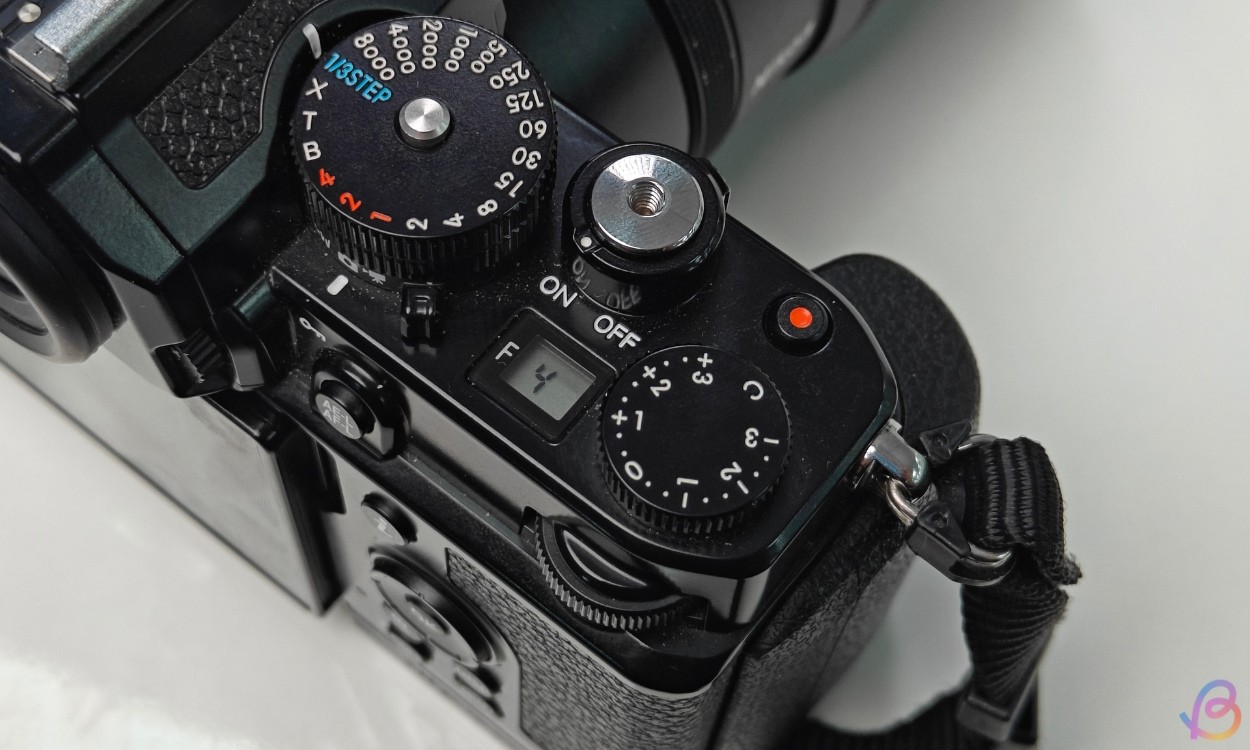 Các núm và nút bên phải Nikon Zf