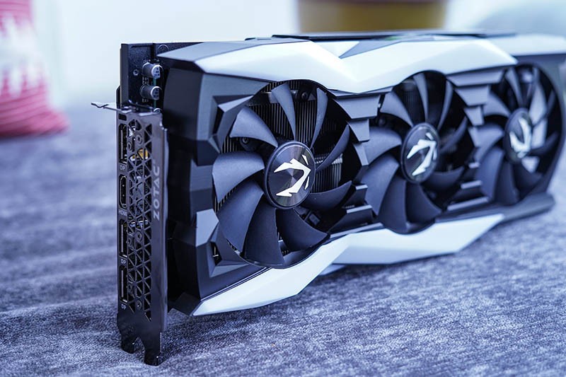 Cận cảnh GPU Nvidia RTX 2080 Super do Zotac sản xuất