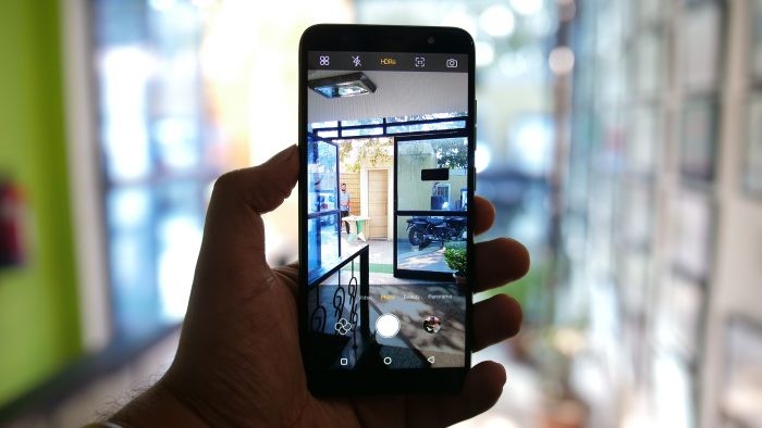 Cạnh dưới của Tecno Camon i