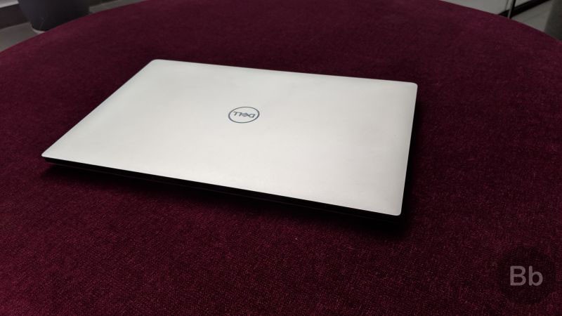 Cạnh máy Dell XPS 15