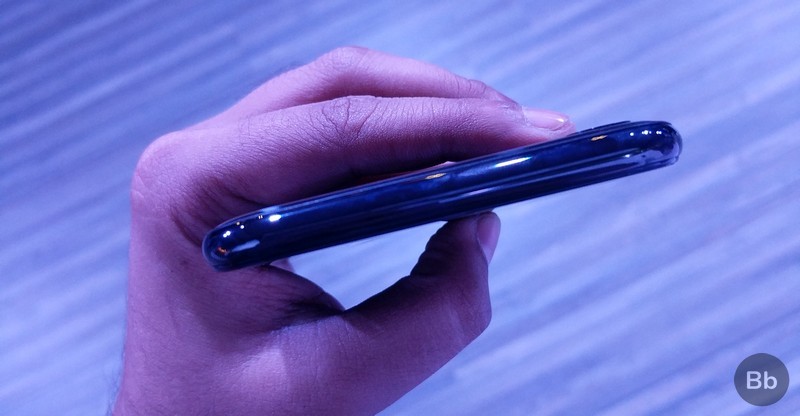 Cạnh trên Panasonic Eluga X1