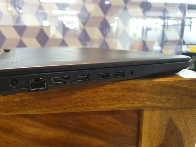 Cổng kết nối trên Asus TUF Gaming FX505DT