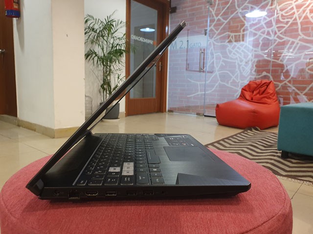 Cổng kết nối và tản nhiệt Asus TUF Gaming FX505DT