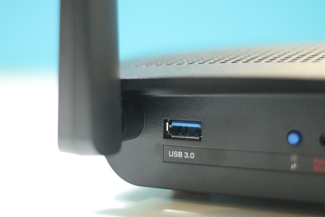 Cổng USB 3.0 cho phép kết nối ổ cứng ngoài và chia sẻ dữ liệu qua mạng