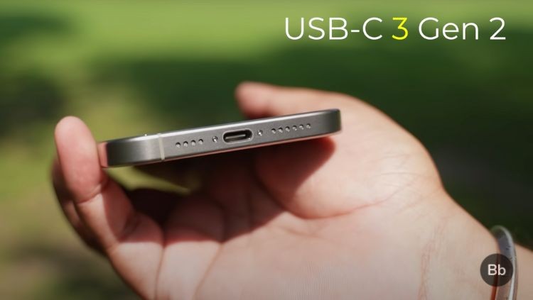 Cổng USB-C trên iPhone 15 Pro Max