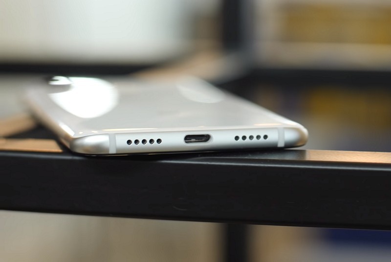 Cổng USB-C trên Mi 8