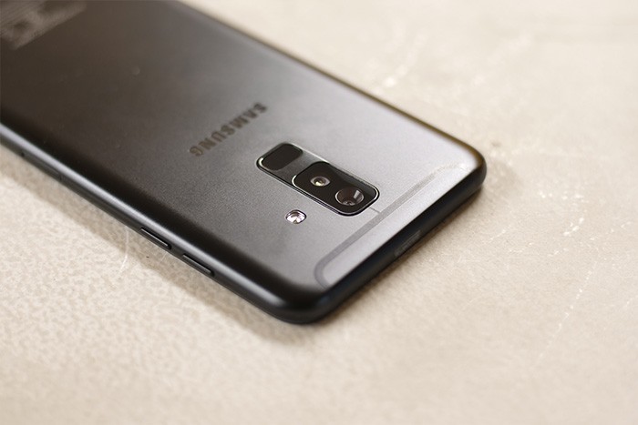 Cụm camera sau và cảm biến vân tay của Galaxy A6 Plus
