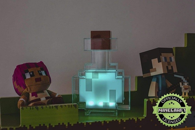 Đèn Bình Thuốc Minecraft: Chiếu sáng không gian của bạn với chiếc đèn LED hình bình thuốc đầy màu sắc từ Minecraft.
