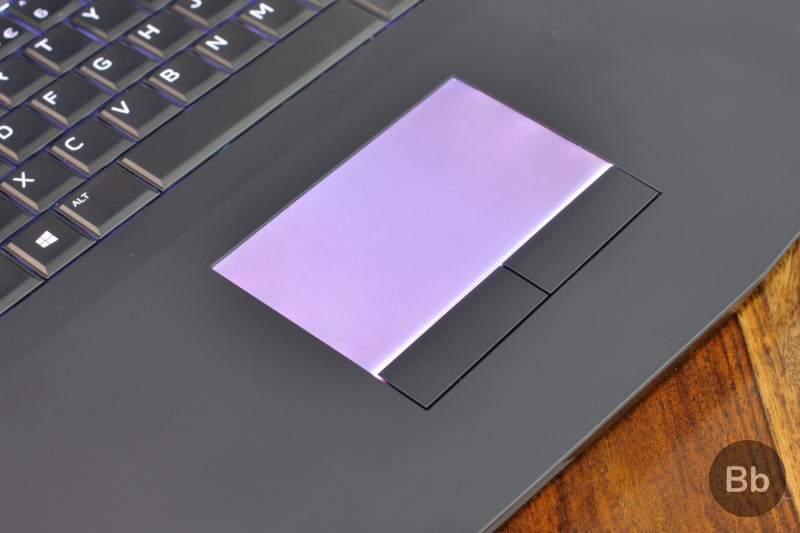 Đèn RGB trên touchpad của Alienware 17 R5