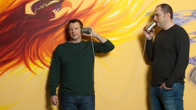 Đồng sáng lập WhatsApp Brian Acton (trái) và Jan Koum (Ảnh: Forbes)