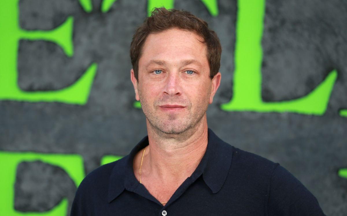 Ebon Moss-Bachrach trong vai Benjamin Grimm