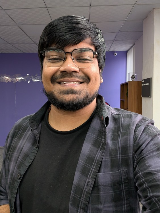 Galaxy S24 indoors selfie 1