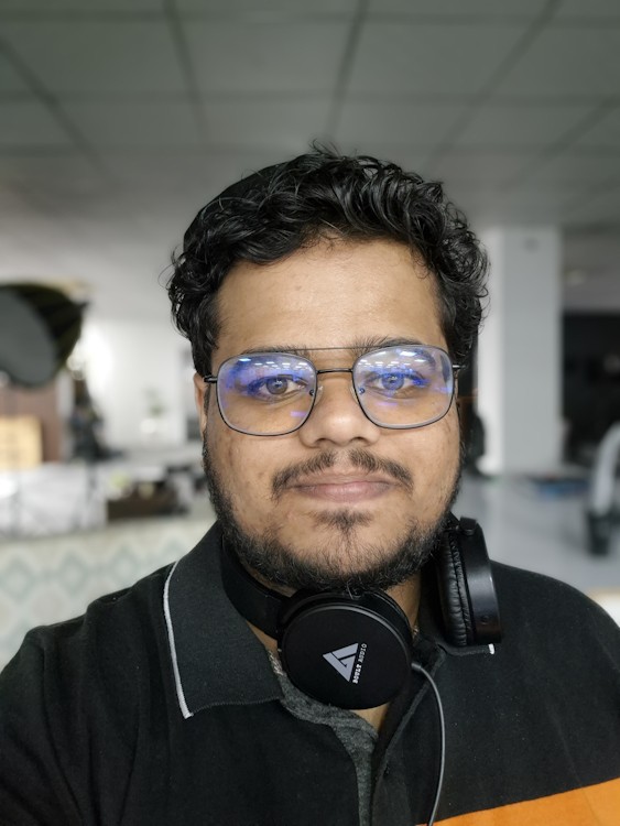 Galaxy S24 indoors selfie 2