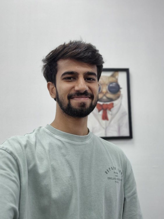 Galaxy S24 indoors selfie 3