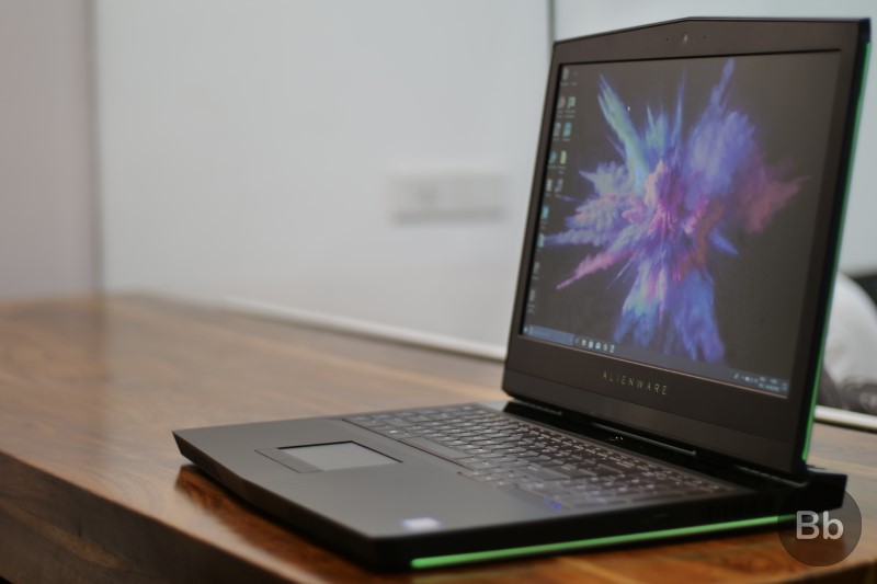 Góc nhìn của màn hình Alienware 17 R5