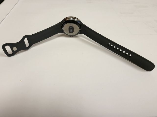Google Pixel Watch từ nhiều góc độ