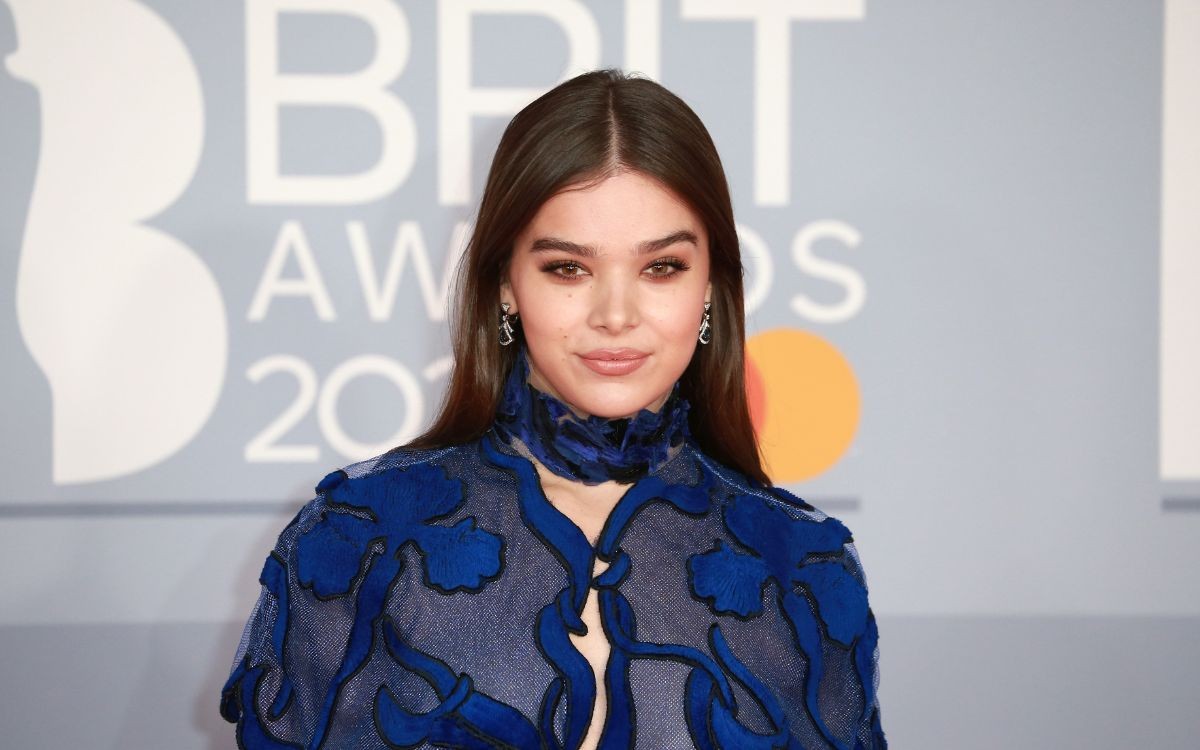 Hailee Steinfeld trong vai Kate Bishop