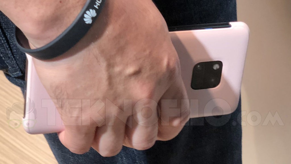 Hình ảnh chi tiết về thiết kế của Huawei Mate 20