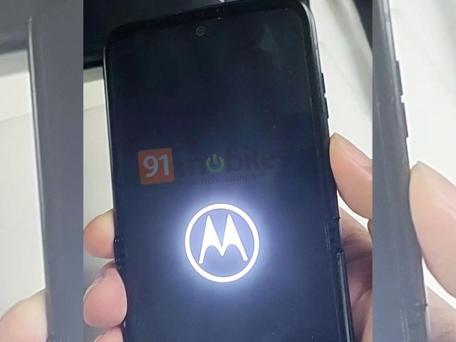 Motorola Razr 3: Thiết Kế Mới và Tính Năng Nổi Bật