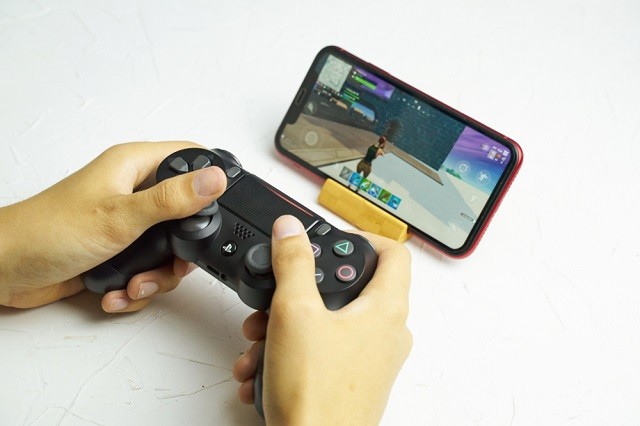 Hỗ trợ tay cầm chơi game của Apple Arcade và Google Play Pass