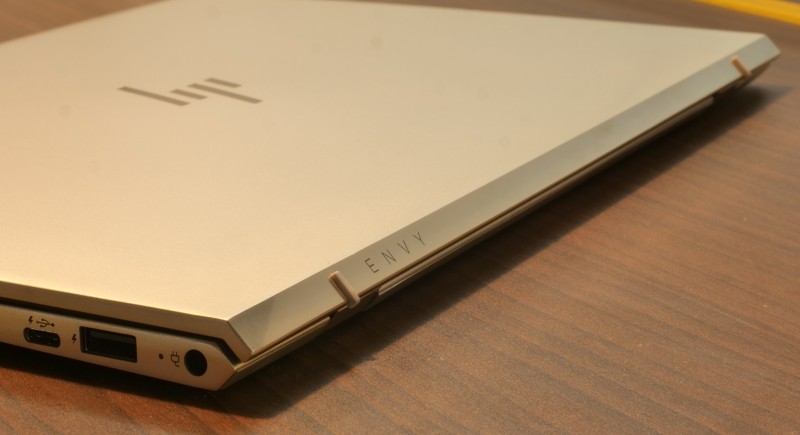 HP Envy 13-ad125TU Bản Lề Tản Nhiệt Kém
