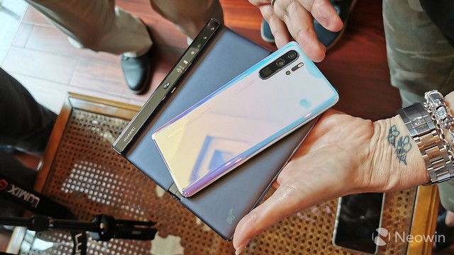 Huawei Mate X góc nhìn chi tiết