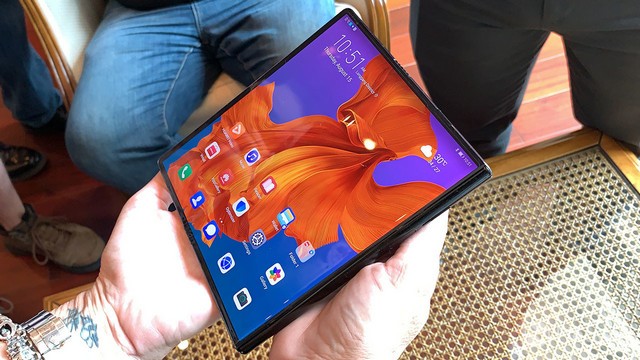 Huawei Mate X góc nhìn màn hình gập