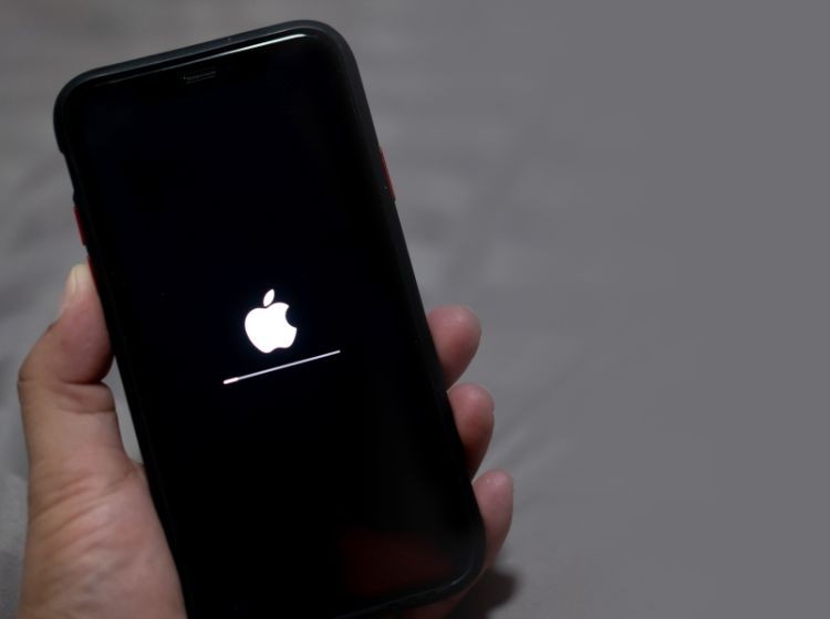 iPhone Bị Treo Logo Táo: Nguyên Nhân và 5 Cách Khắc Phục Hiệu Quả (2025)