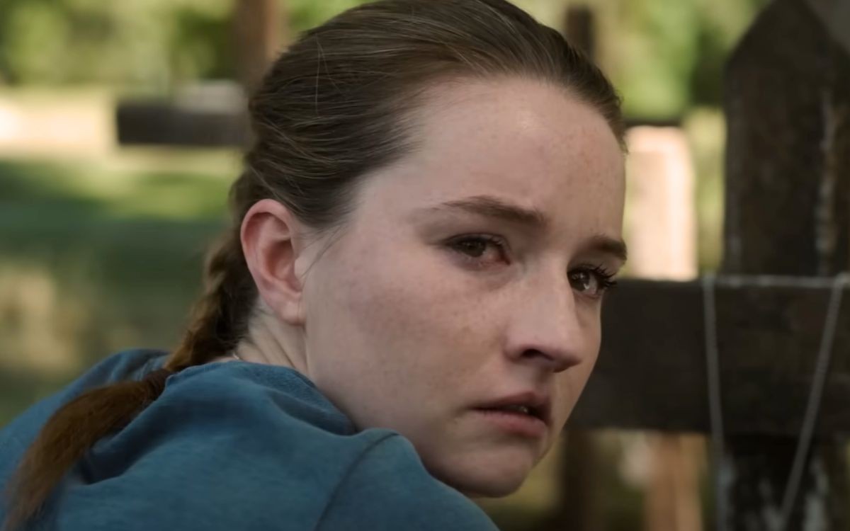 Kaitlyn Dever trong vai Abby