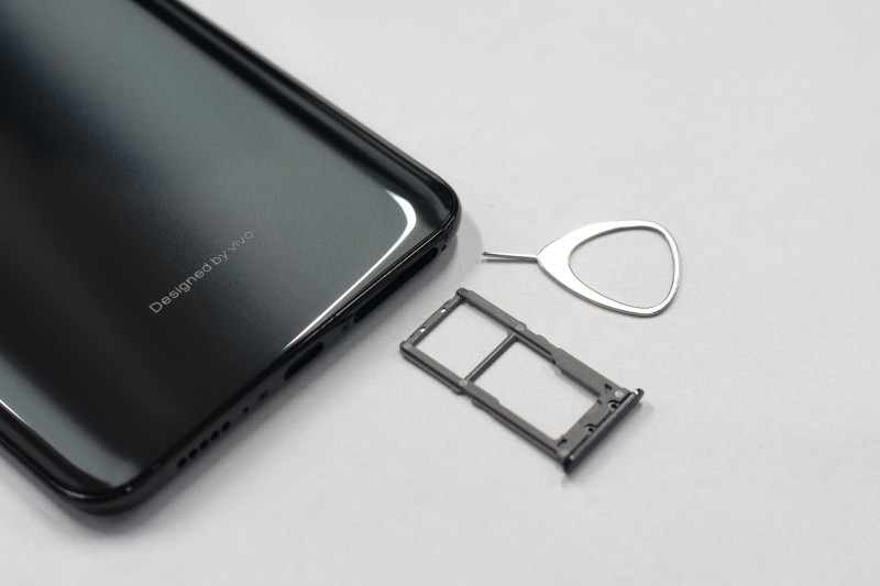 Khe cắm SIM của Vivo X21