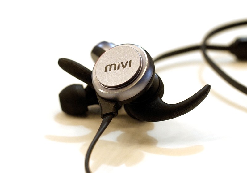 Kích thước lớn của tai nghe Mivi ThunderBeats gây khó chịu khi đeo lâu