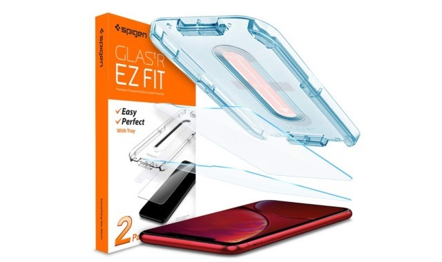 Kính cường lực Spigen Glas.tR dễ dàng cài đặt và bảo vệ màn hình iPhone 11 khỏi trầy xước